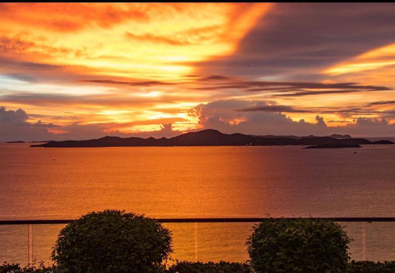 The Peak Towers Apartment Pattaya Bagian luar foto
