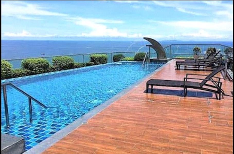 The Peak Towers Apartment Pattaya Bagian luar foto