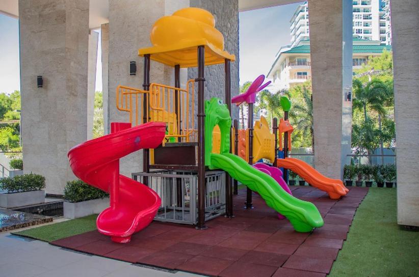 The Peak Towers Apartment Pattaya Bagian luar foto